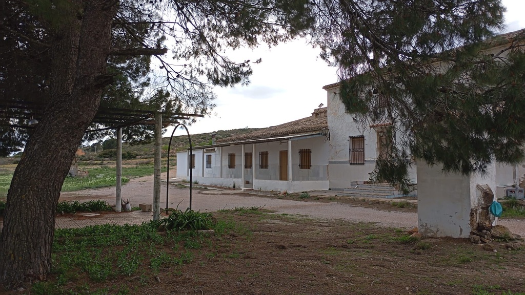 YECLA – 10-spálňový Property od 199 000 € | Terasa, Parkovanie, Inland