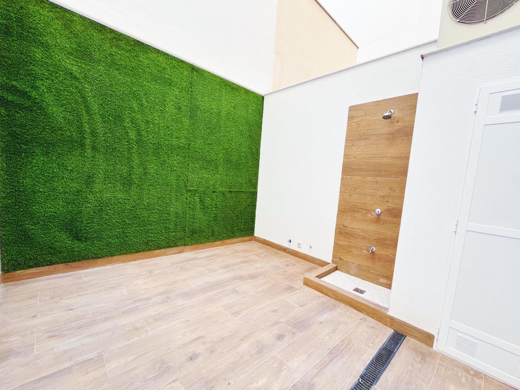 TORREVIEJA – Moderný 2-spálňový apartmán pri mori od 260 000 € | 160 m od pláže