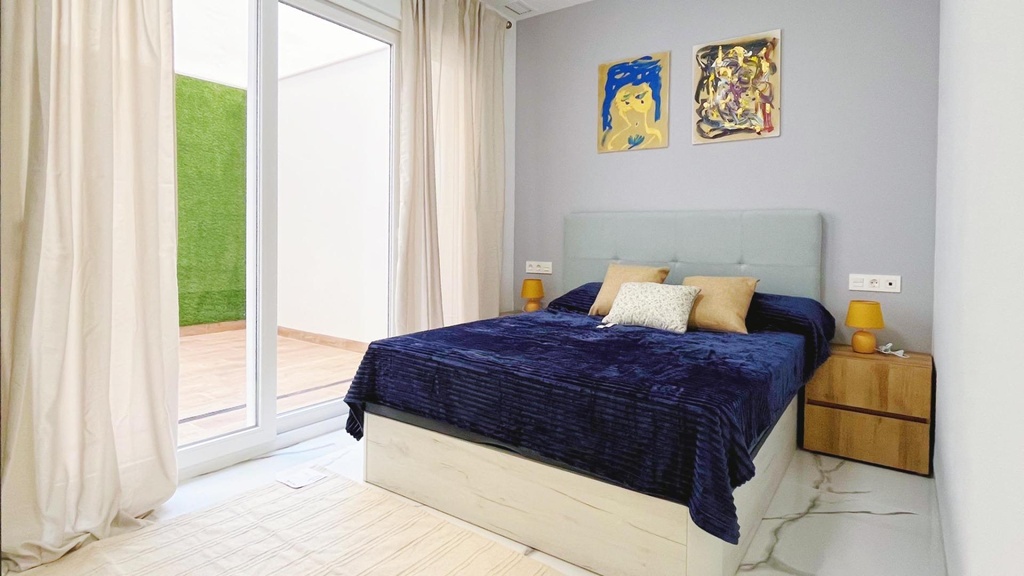 TORREVIEJA – Nowoczesny apartament z 2 sypialniami przy morzu od 260 000 € | 160 m od plaży