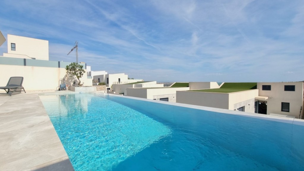ROJALES – 4-bedroom villa from 660 000 € | Pool, Terrace, Garden