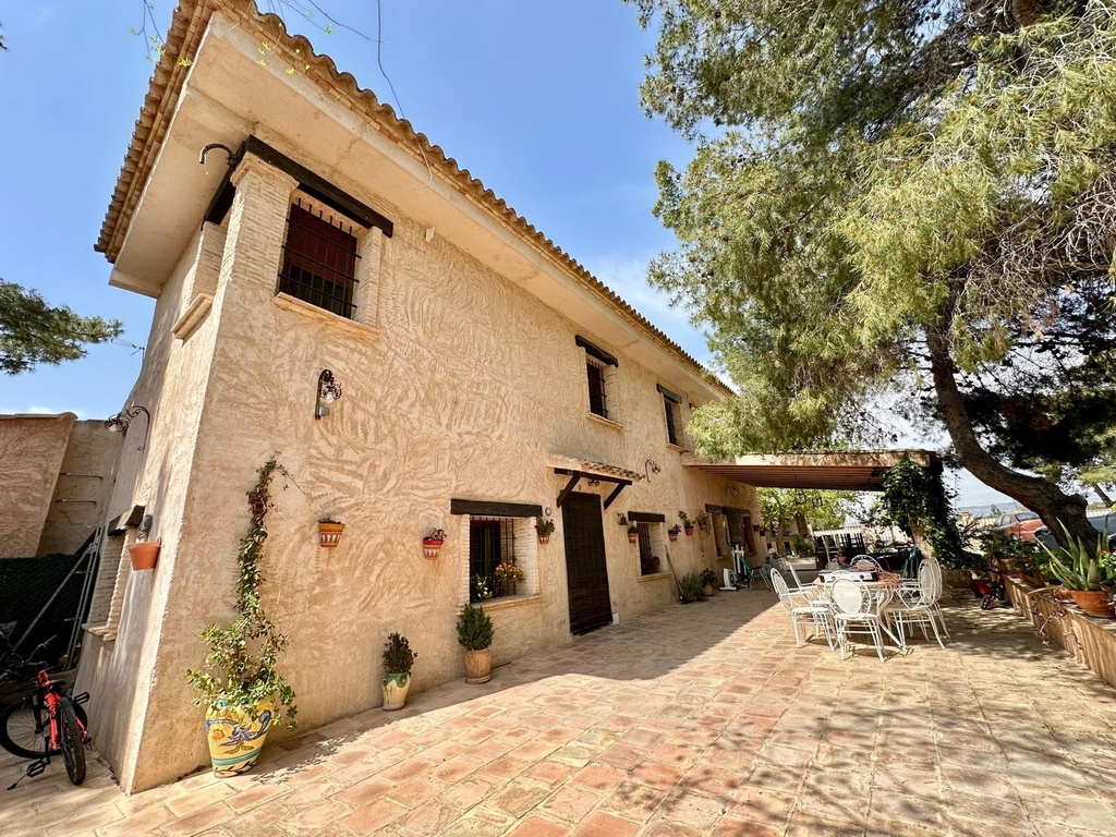 YECLA – 8-spálňová vila od 549 000 € | Bazén, Terasa, Parkovanie