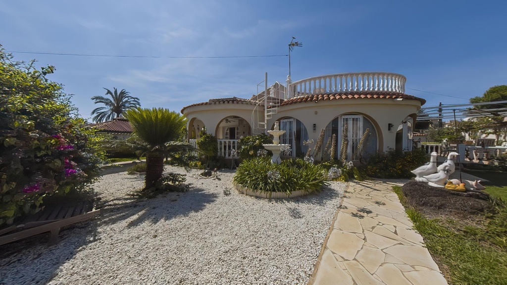TORREVIEJA – 3-spálňová vila od 675 000 € | Bazén, Terasa, Parkovanie