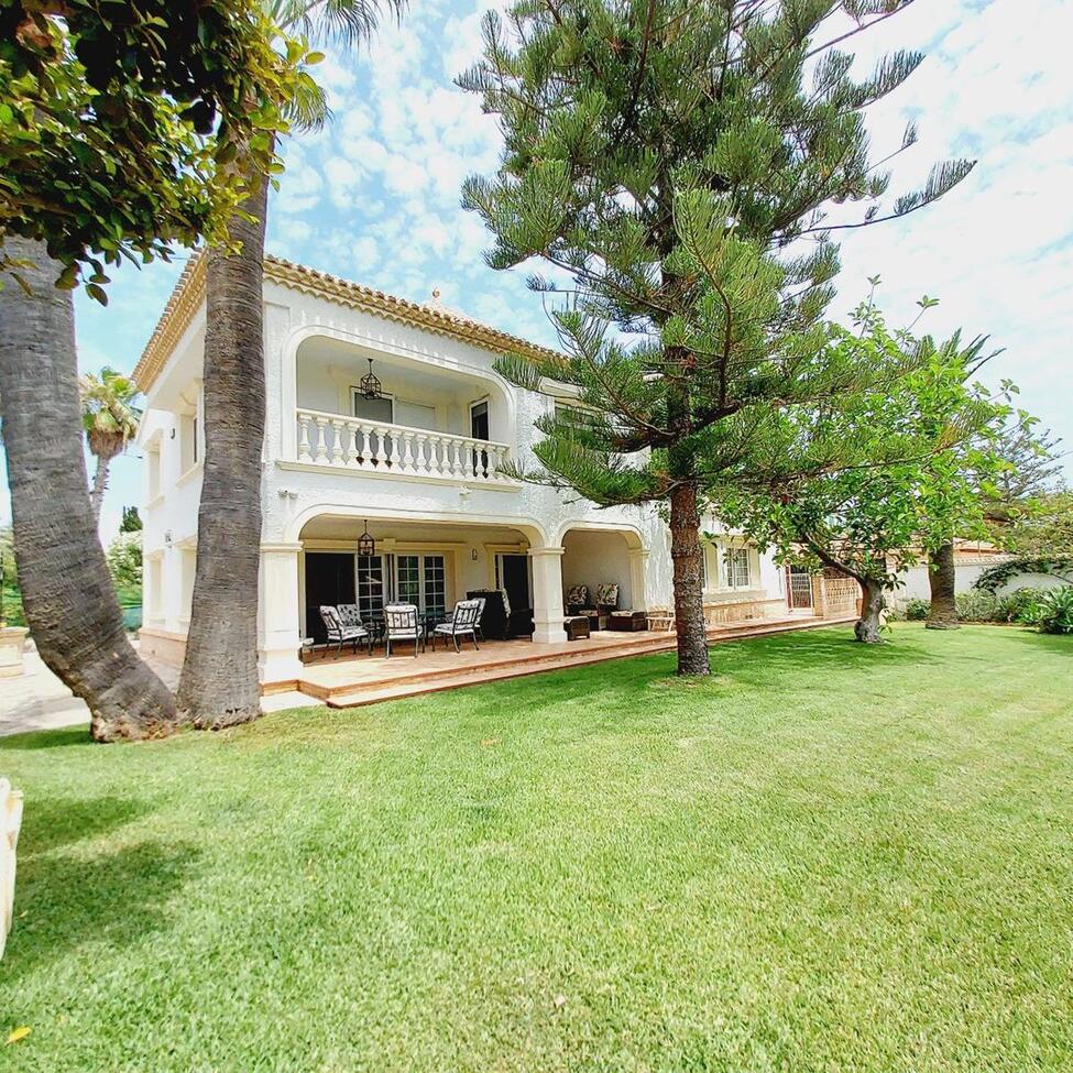 ORIHUELA COSTA – Luxusná 7-spálňová vila od 1 535 000 € | Bazén, Terasa, Parkovanie