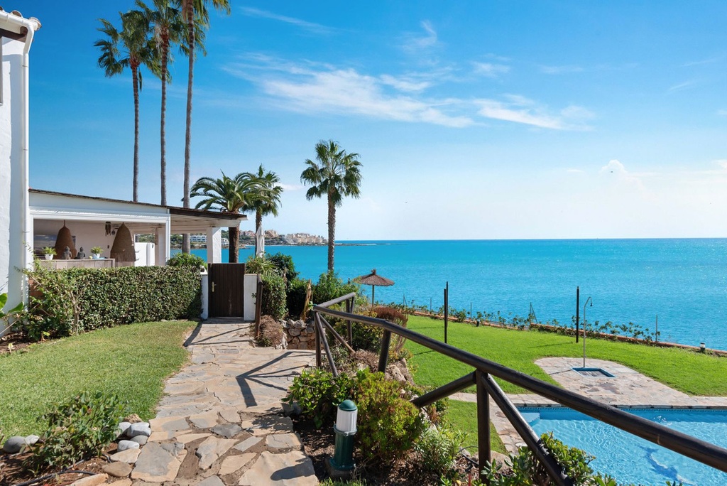 NEW GOLDEN MILE – 3-spálňový mestský dom od 495 000 € | Bazén, Terasa, Costa del Sol