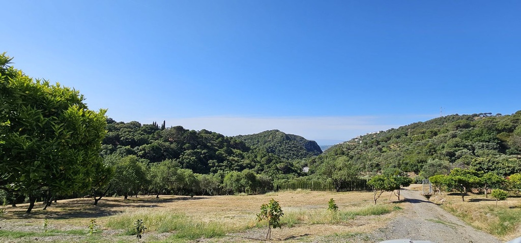 CASARES – Land od 480 000 € | Bazén, Parkovanie, Záhrada