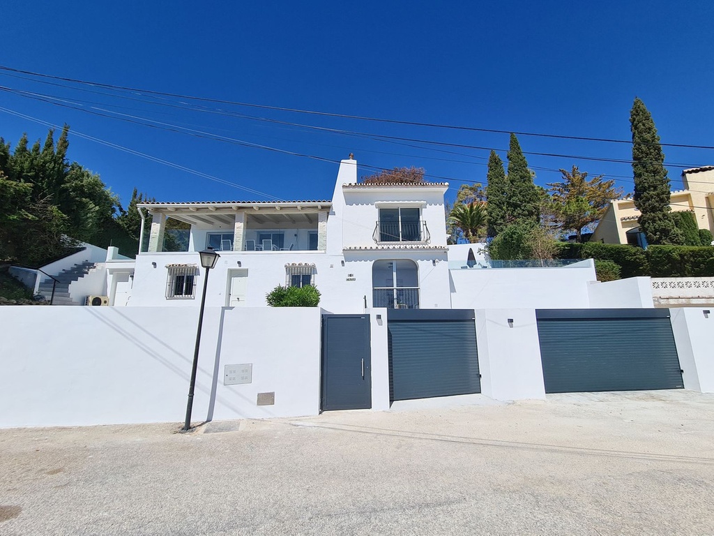 [second:34-474-11-956] LA CALA DE MIJAS – Luxusná 5-spálňová vila od 1 695 000 € | Bazén, Terasa, Parkovanie
