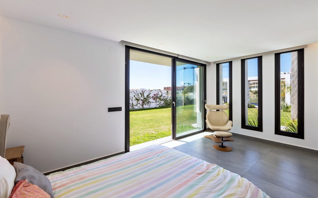 EL PARAÍSO, ESTEPONA – Luxusná 6-spálňová vila od 2 499 000 € | Bazén, Terasa, Parkovanie