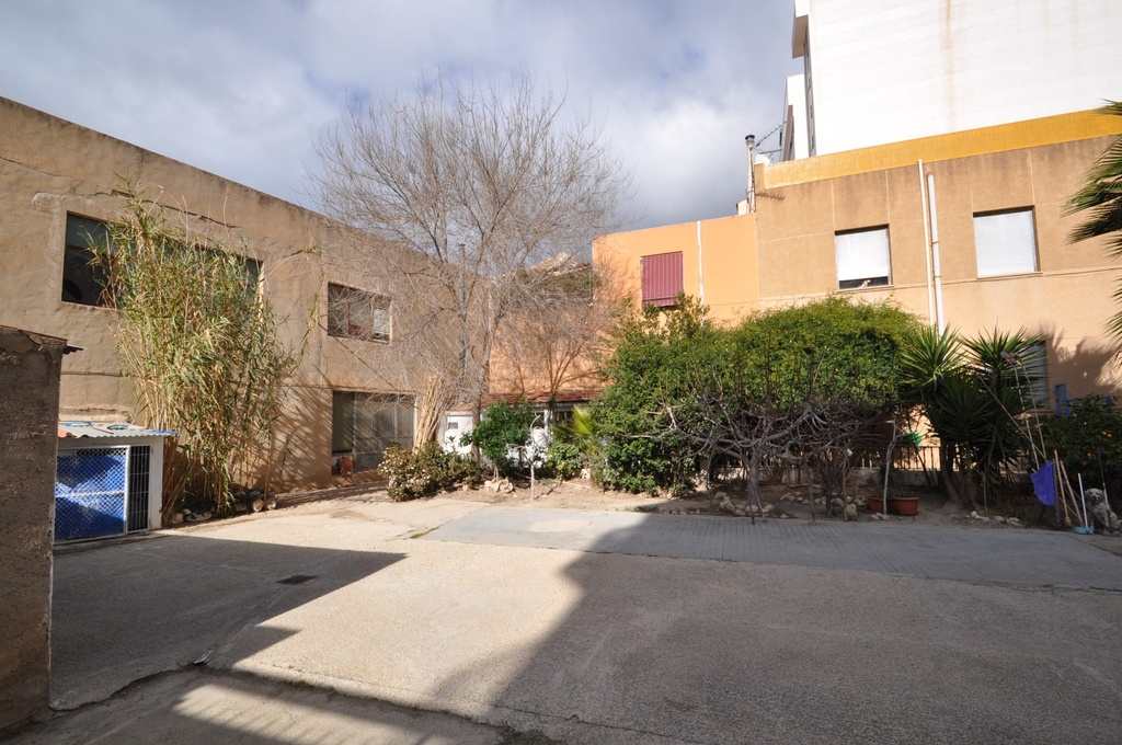 PETRER – Luxusný 12-spálňový mestský dom od 1 575 000 € | Terasa, Parkovanie, Záhrada