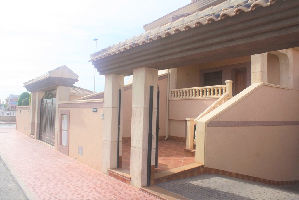 [second:190-435-11-854] LOS ALTOS – 3-spálňový mestský dom od 355 000 € | Parkovanie, Golf, Costa Blanca