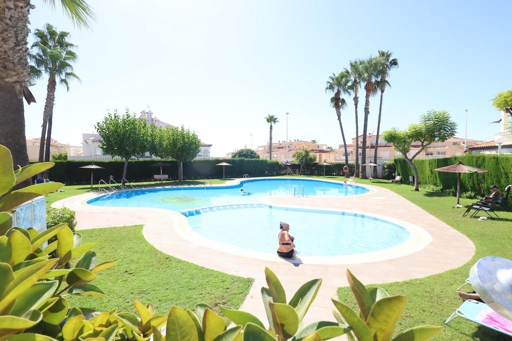 ORIHUELA COSTA – 2-spálňový bungalow od 230 000 € | Bazén, Terasa, Costa Blanca