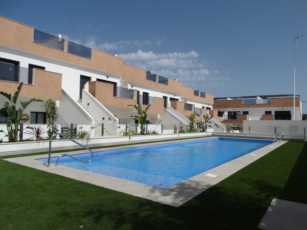 PILAR DE LA HORADADA – Moderný 2-spálňový bungalow od 245 000 € | Bazén, Terasa, Parkovanie