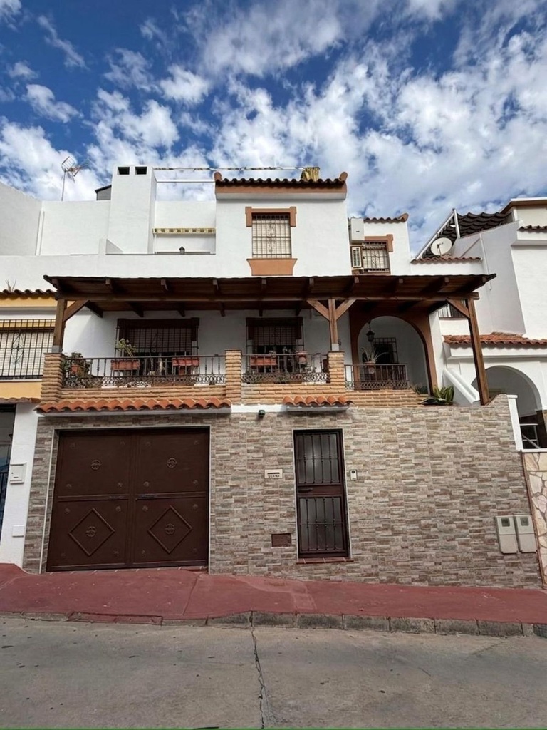 [second:139-360-11-732] CHURRIANA – dom szeregowy z 5 sypialniami od 424 995 € | Taras, Parking, Golf