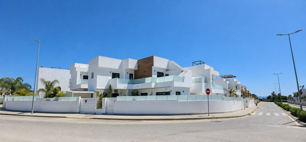 LOS MONTESINOS – 3-spálňová vila od 420 000 € | Bazén, Terasa, Parkovanie