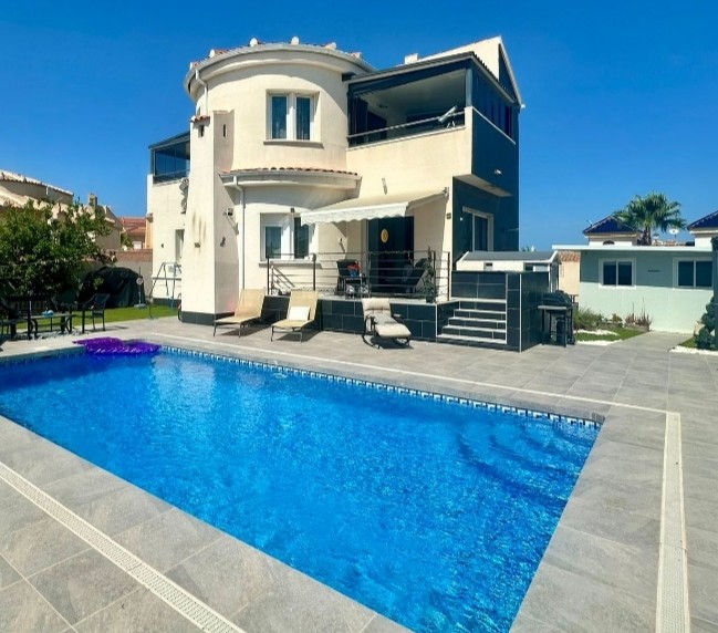 CIUDAD QUESADA – 4-spálňová vila od 549 000 € | Costa Blanca