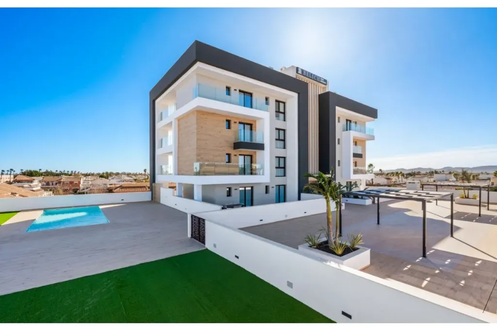 LOS ALCÁZARES-investičné turistické apartmány s profesionálnou správou